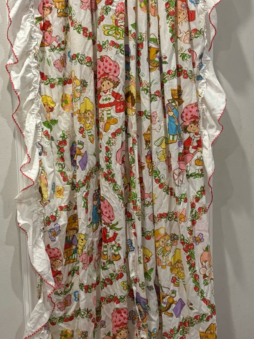 Vintage Strawberry Shortcake Print Ruffled Tie-Back Curtains - Picture 2 of 13